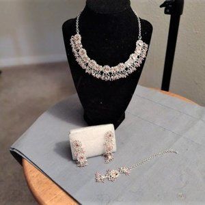 Jewelry - Rhinestone and pink diamond necklace set